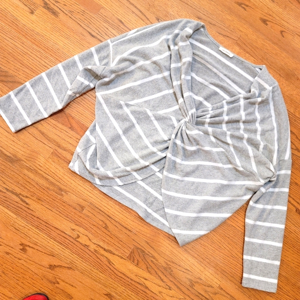 Anthropologie lightweight sweater grey & white striped long sleeve loose-fit